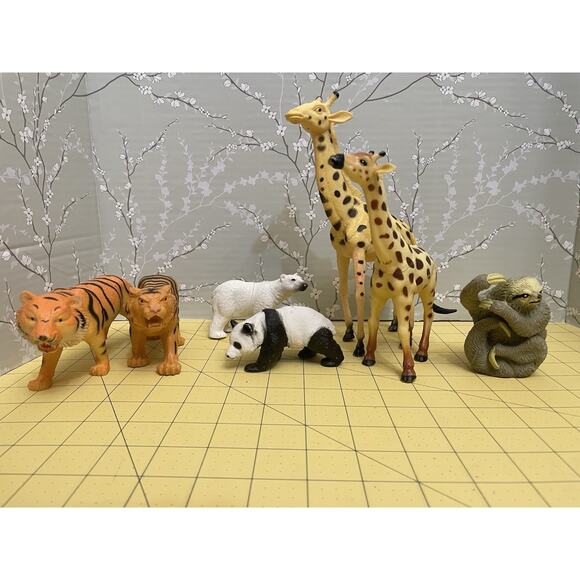 Zoo Animal Figure Lot Of 7 Tiger Giraffe Sloth Panda Bear Polar - Picture 1 of 5